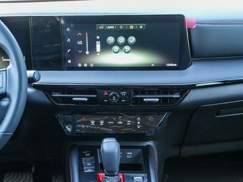 New 2026 Nissan Kicks SR image 14