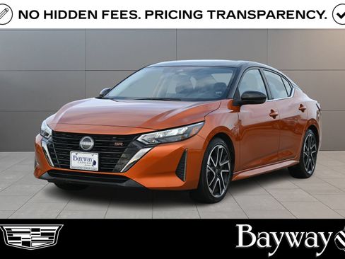 Used 2025 Nissan Sentra SR FWD image 1