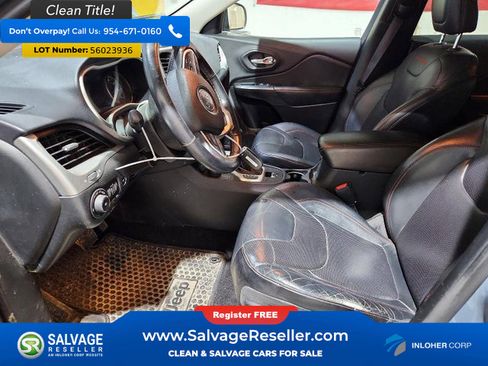 Used 2015 Jeep Cherokee Trailhawk w/ Comfort/Convenience Group AWD/4WD image 9