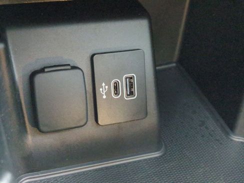 Used 2025 Ford Explorer ST-Line w/ Premium Package image 33