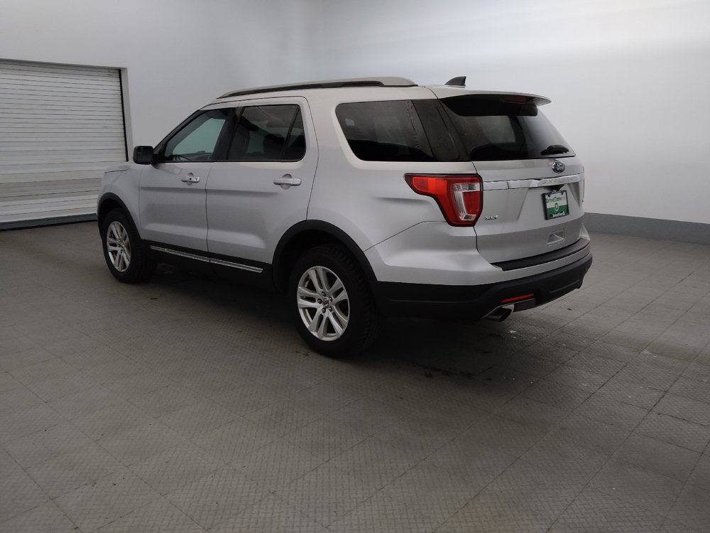 Used 2018 Ford Explorer XLT AWD/4WD image 3