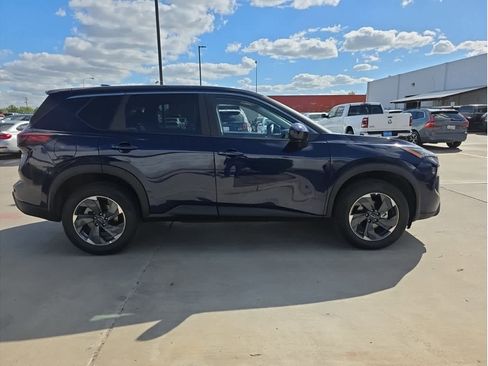 Used 2026 Nissan Rogue SV image 5