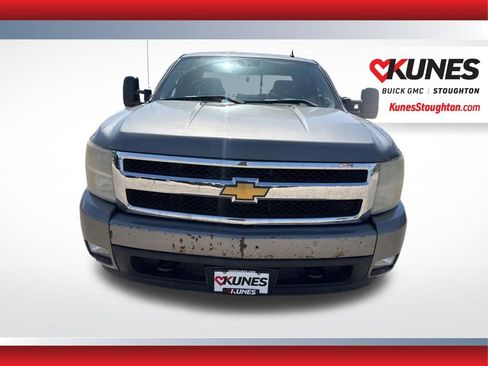 Used 2007 Chevrolet Silverado 1500 LTZ w/ Max Trailering Pack image 3