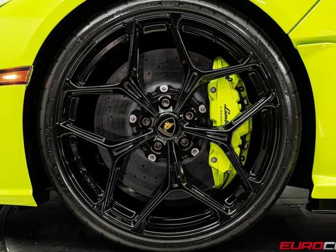 Used 2025 Lamborghini Revuelto AWD/4WD image 28