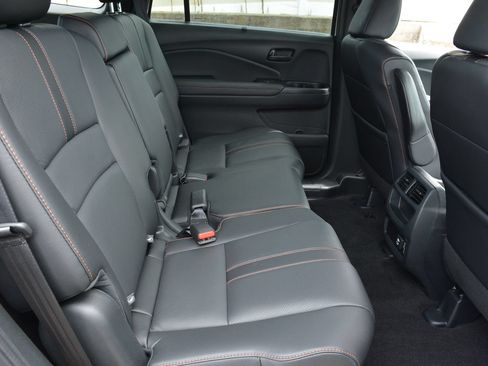 Used 2023 Honda Pilot TrailSport image 18