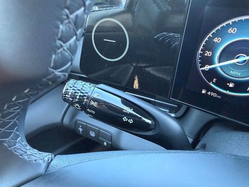 Used 2025 Hyundai Elantra SEL image 12