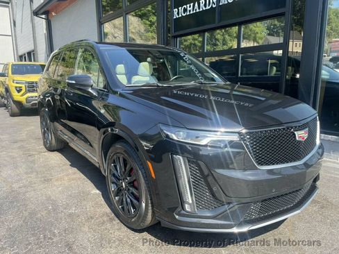 Used 2023 Cadillac XT6 Sport AWD/4WD image 2