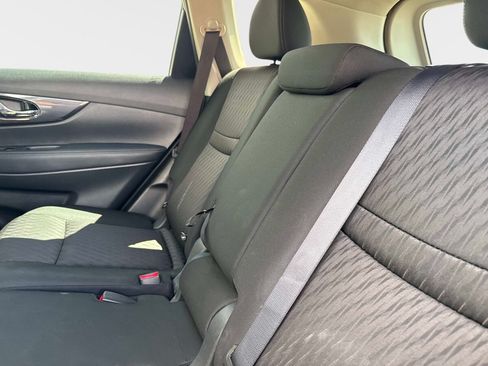 Used 2020 Nissan Rogue SV FWD image 12