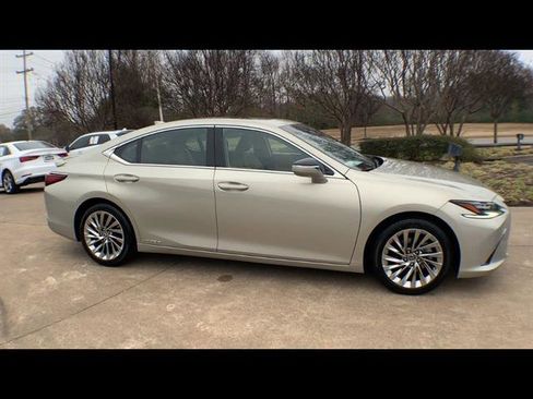 Certified 2022 Lexus ES 300h Ultra Luxury w/ Accessory Package 2 image 9