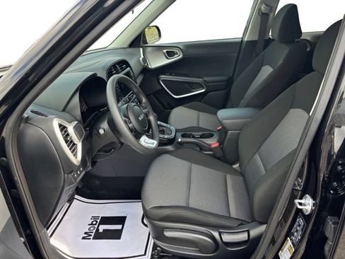 Certified 2025 Kia Soul LX FWD image 10
