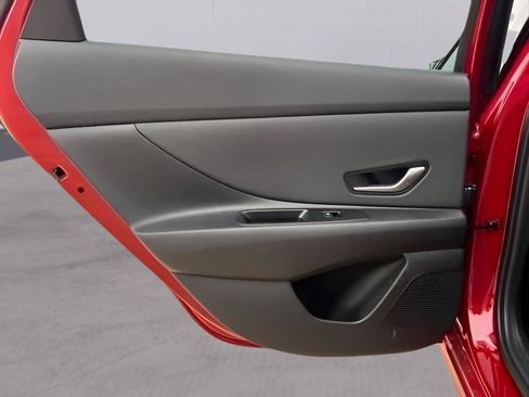 Used 2025 Hyundai Elantra Sport image 8