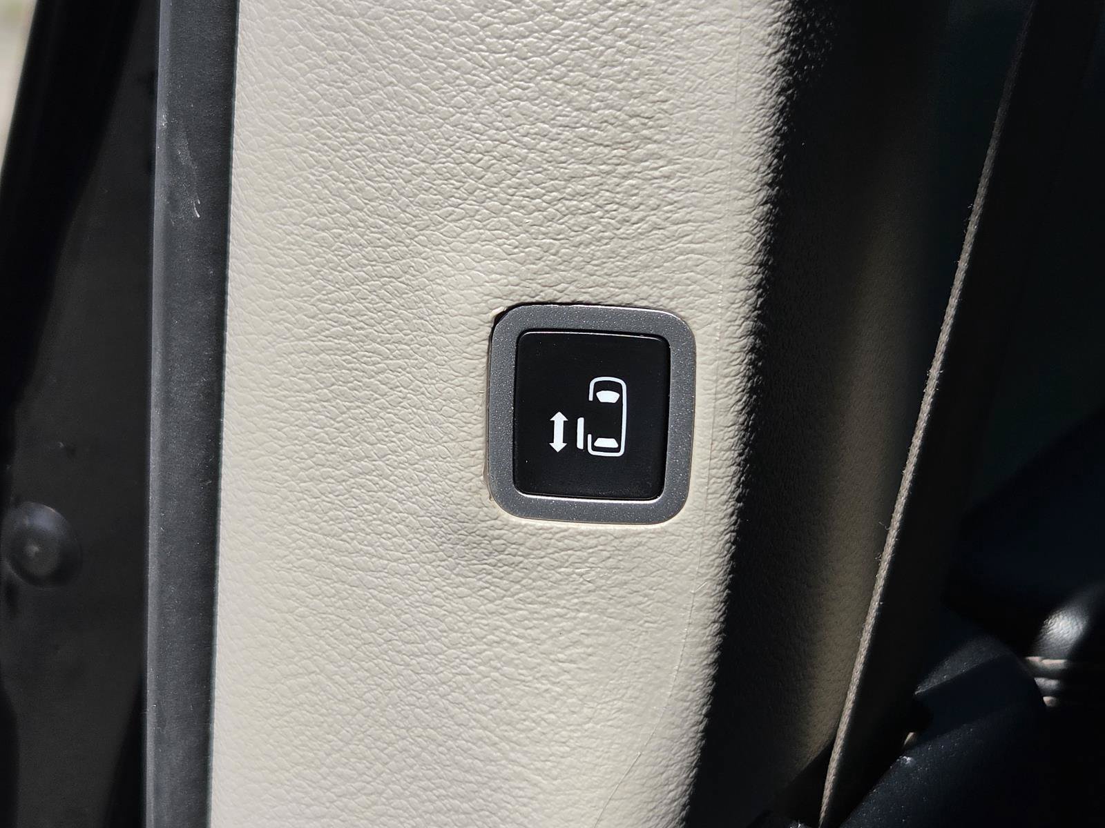 Used 2023 Chrysler Pacifica Touring-L FWD image 33