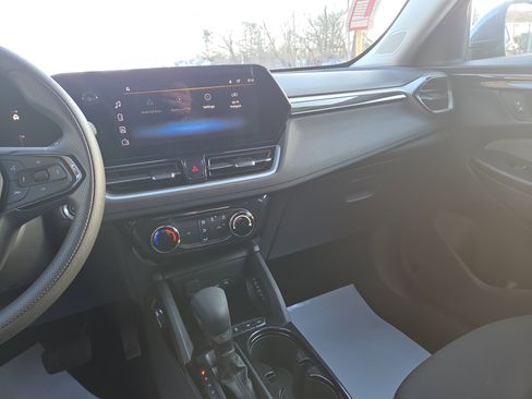 Used 2025 Chevrolet TrailBlazer LT w/ Driver Confidence Package image 22