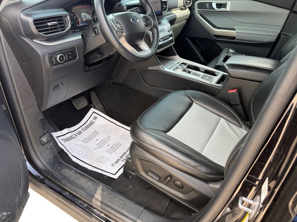 Used 2023 Ford Explorer XLT w/ Equipment Group 202A RWD image 10