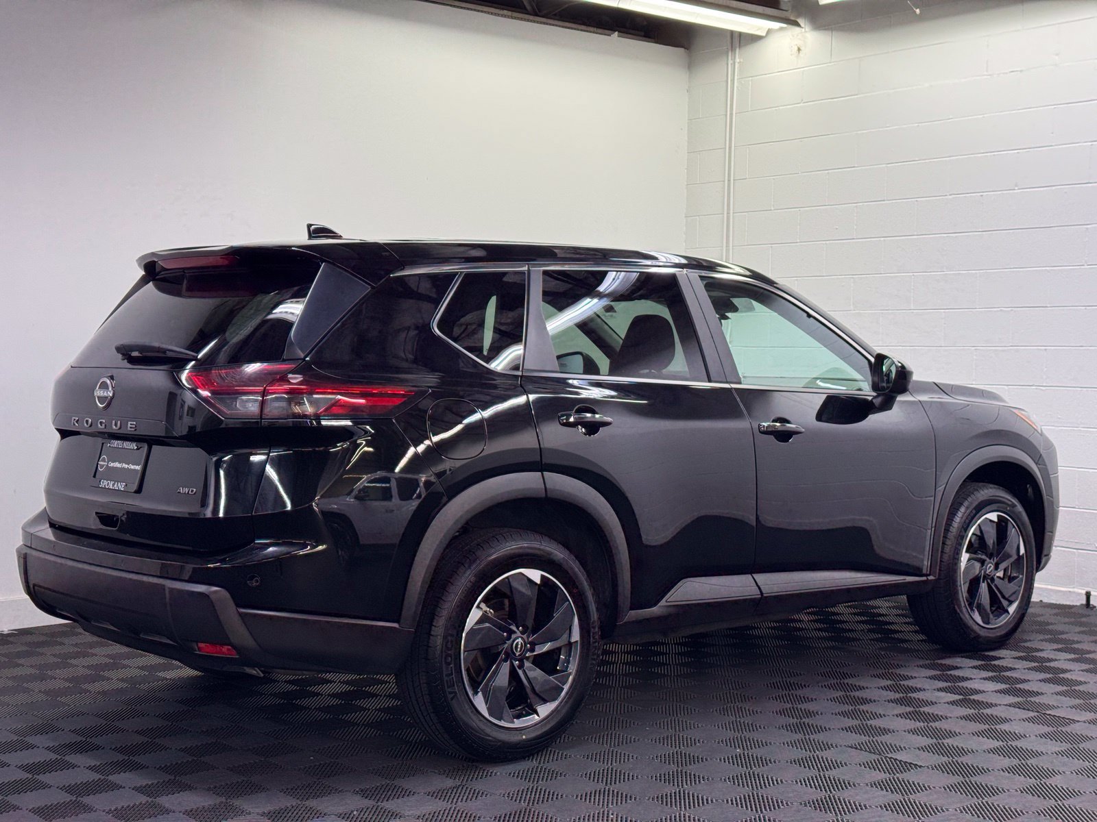 Certified 2025 Nissan Rogue SV AWD/4WD image 2