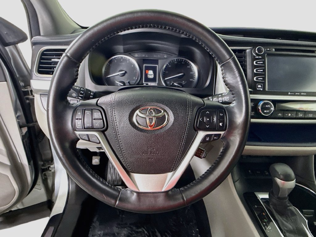 Certified 2018 Toyota Highlander Limited AWD/4WD image 21