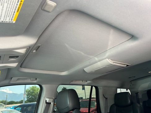 Used 2015 Cadillac Escalade Luxury AWD/4WD image 26