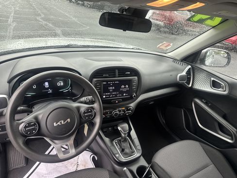 Used 2024 Kia Soul LX w/ Option Group 015 FWD image 14