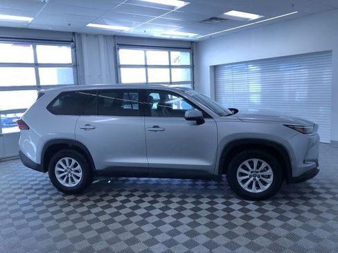 Certified 2025 Toyota Grand Highlander AWD image 37