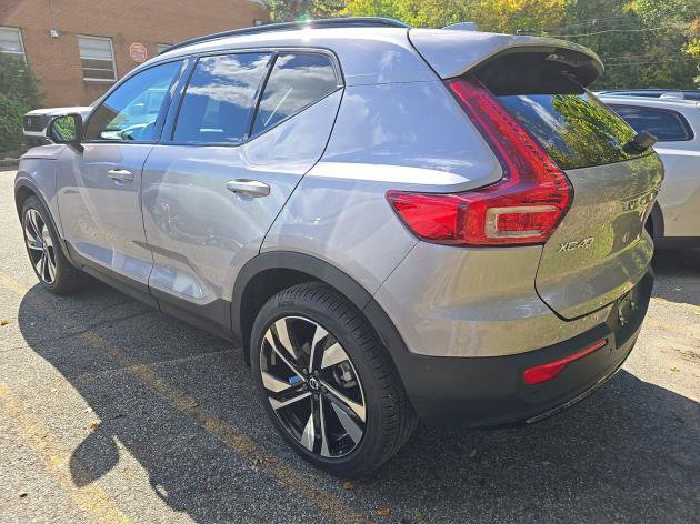 Used 2026 Volvo XC40 B5 Plus AWD/4WD image 5