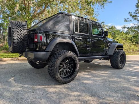 Used 2022 Jeep Wrangler Unlimited Sport image 9