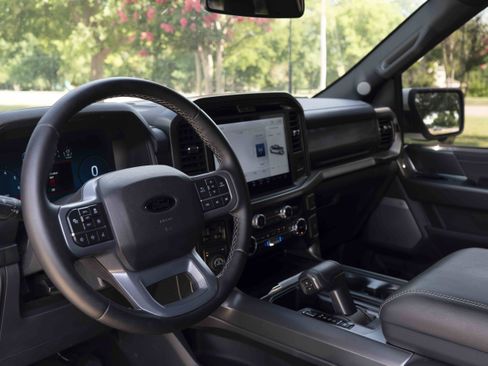 Used 2025 Ford F150 Lariat AWD/4WD image 16