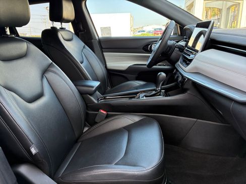 Used 2025 Jeep Compass Limited image 37