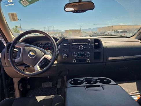 Used 2010 Chevrolet Silverado 2500 LT w/ Interior Plus Package AWD/4WD image 8