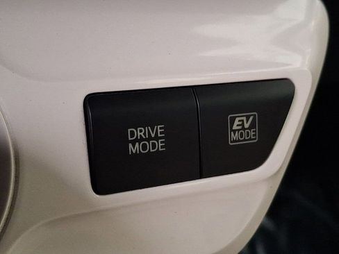 Used 2018 Toyota Prius One image 24