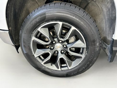 Used 2024 Chevrolet Silverado 1500 LT AWD/4WD image 35