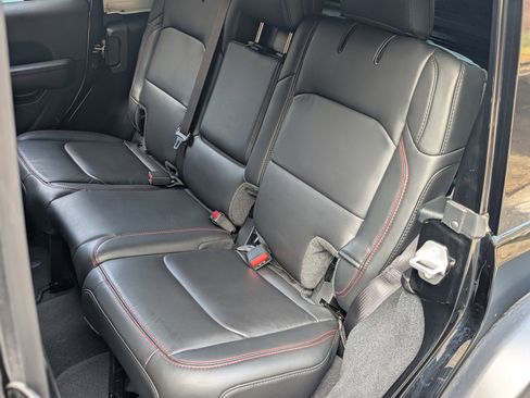 Used 2025 Jeep Wrangler Rubicon image 18