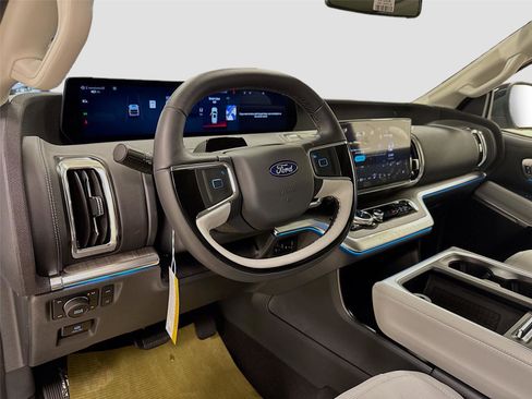 New 2025 Ford Expedition Platinum w/ Platinum Ultimate Package image 9