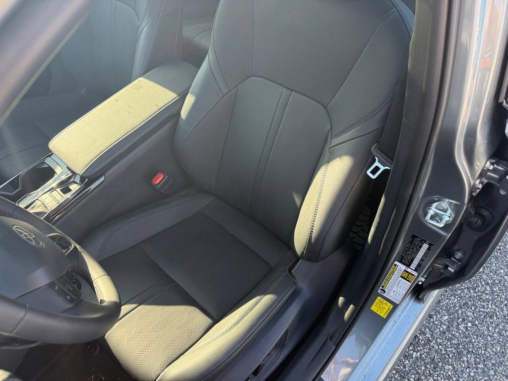 Used 2026 Toyota Camry XSE FWD image 5