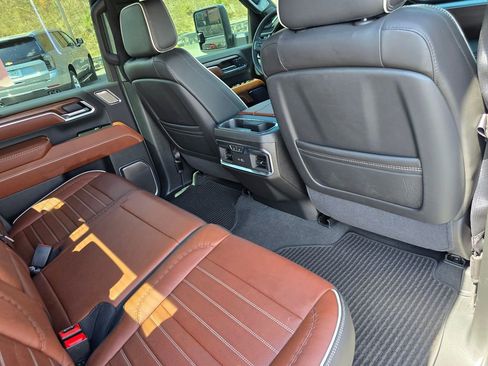 Certified 2025 GMC Sierra 2500 Denali Ultimate AWD/4WD image 32