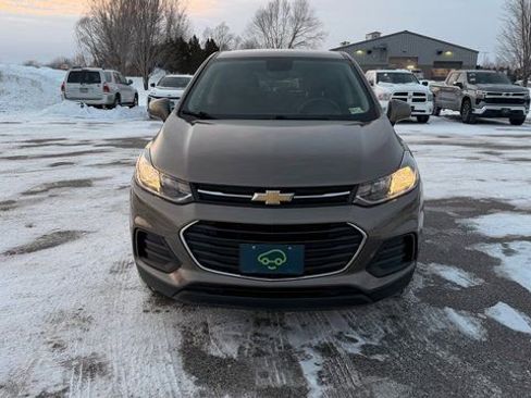 Used 2021 Chevrolet Trax LS w/ Tint and Cruise Package image 9