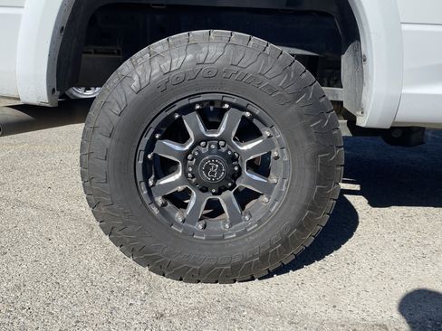 Used 2018 RAM 2500 Laramie image 12