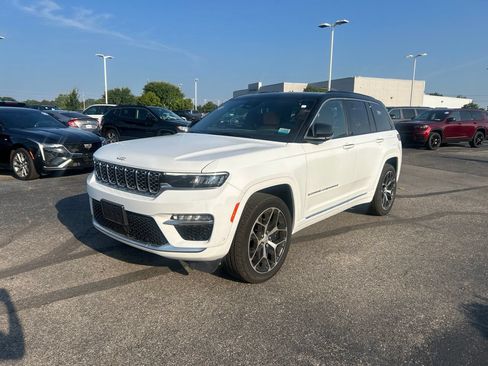 Used 2025 Jeep Grand Cherokee Summit AWD/4WD image 7