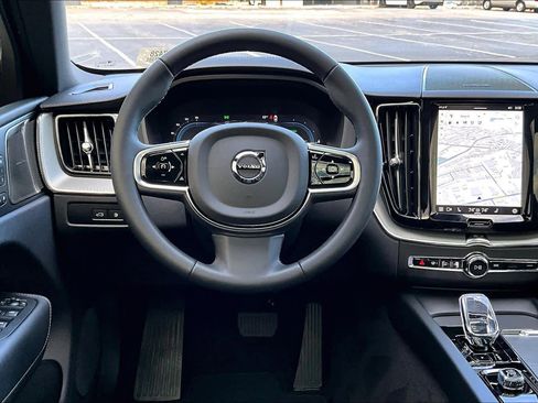 Used 2024 Volvo XC60 T8 Ultimate image 5