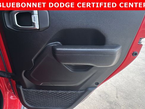 Used 2023 Jeep Wrangler Unlimited Rubicon w/ Cold Weather Group image 27