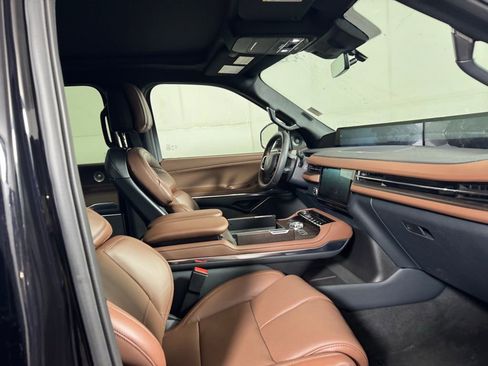 New 2025 Lincoln Navigator L Reserve AWD/4WD image 7