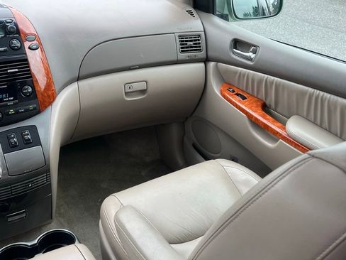 Used 2008 Toyota Sienna XLE image 18