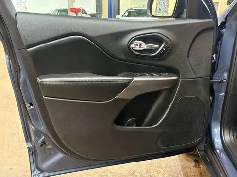 Used 2019 Jeep Cherokee Limited AWD/4WD image 27