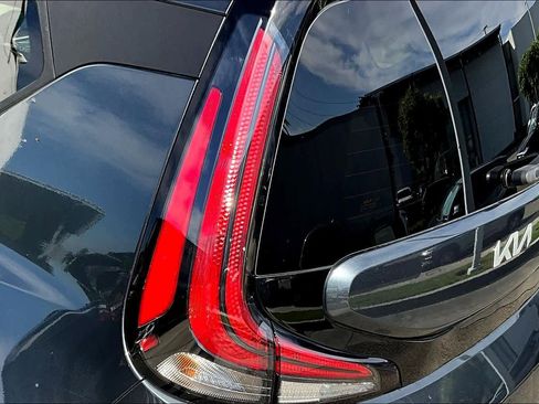 Used 2023 Kia Soul LX image 28