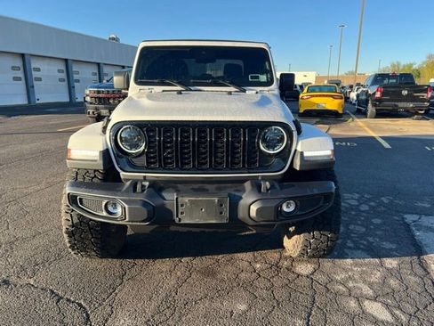 Used 2025 Jeep Gladiator Sport AWD/4WD image 6