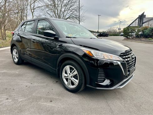 Used 2021 Nissan Kicks S image 3