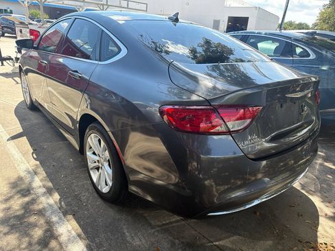 Used 2017 Chrysler 200 Limited Platinum FWD image 4
