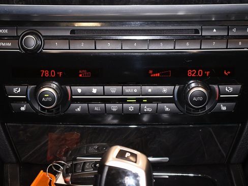 Used 2011 BMW 750Li xDrive image 32