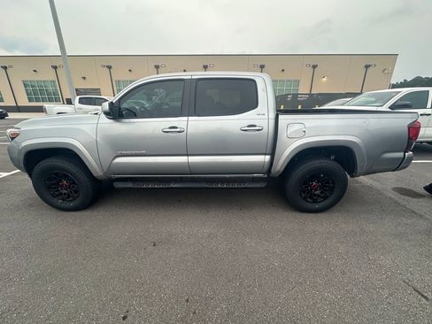 Used 2023 Toyota Tacoma SR5 w/ Technology Package AWD/4WD image 4