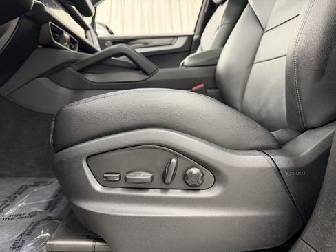 Certified 2024 Porsche Cayenne image 32