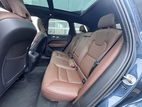 Used 2023 Volvo XC60 B5 Plus image 22